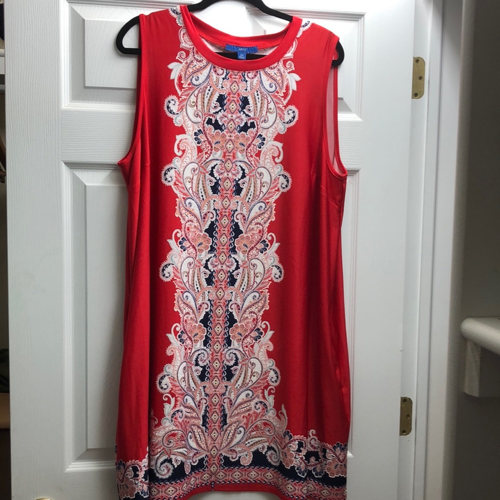 Sleeveless APT.9 dress with pockets